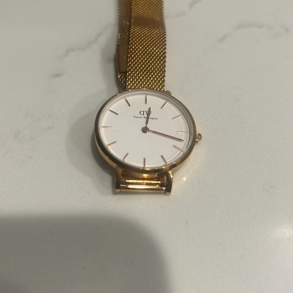 Daniel Wellington Rose Gold Watch - Picture 5 of 6